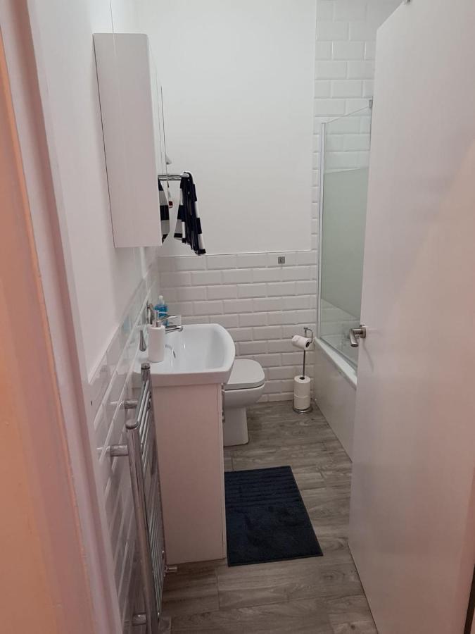 Centrally Located, Comfortable Apartment Near Station, Beach And North Laines Hove Exterior foto